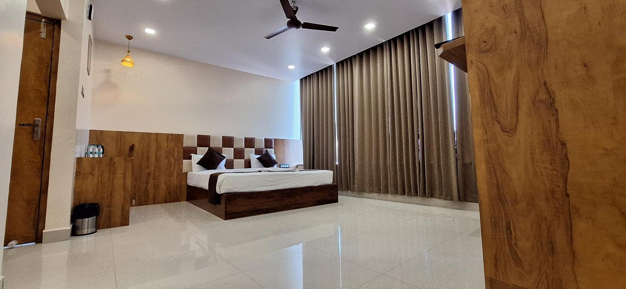 New Sun International & Banquet Hall จัมเชดปูร์ ภายนอก รูปภาพ